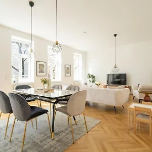 4ty3 - Spacious In The Heart Of The 8th District Is Calling Wien